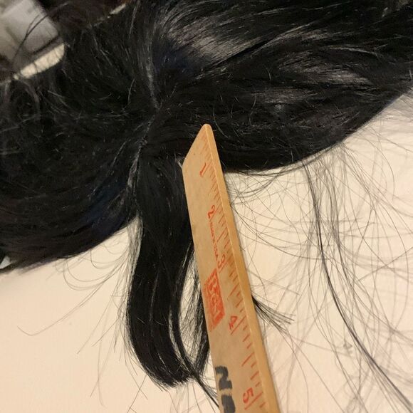 Beautiful Black Heat Resistant Synthetic Wig. Very soft. Feels real - Picture 13 of 13
